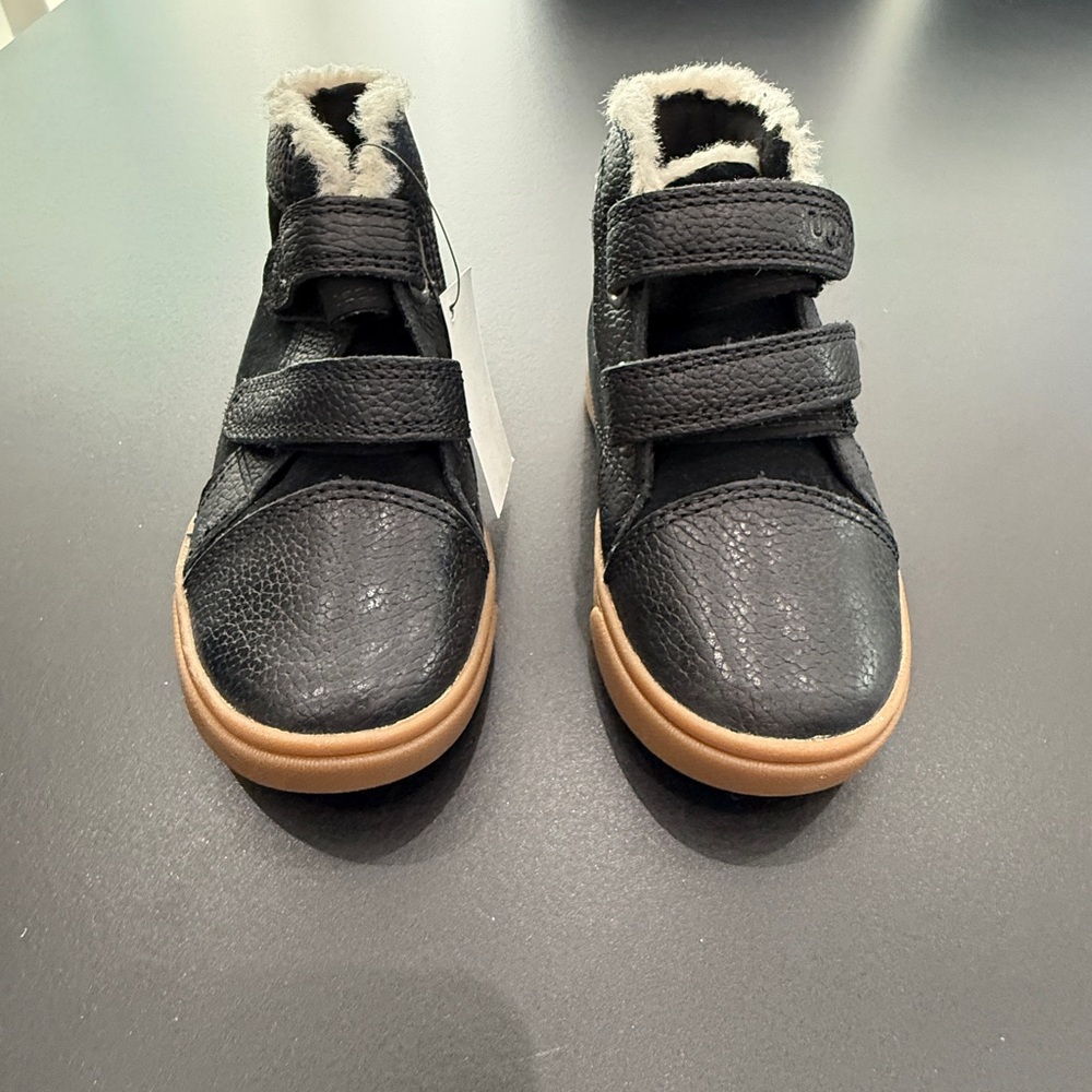 UGG - Rennin high top sneaker (Never Worn!)